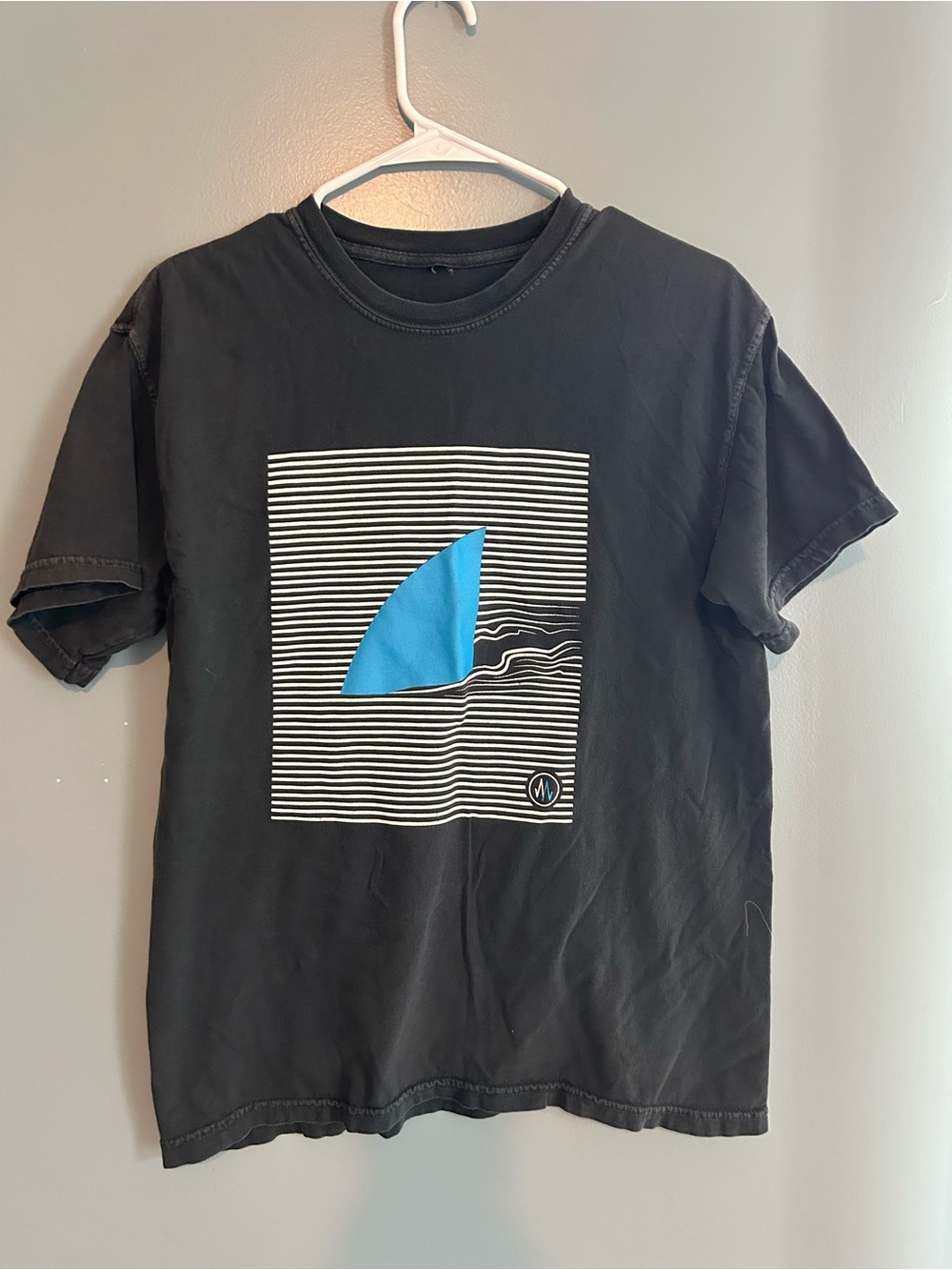 Men's Charcoal Gray Graphic Crew Tee with Blue Sharkfin